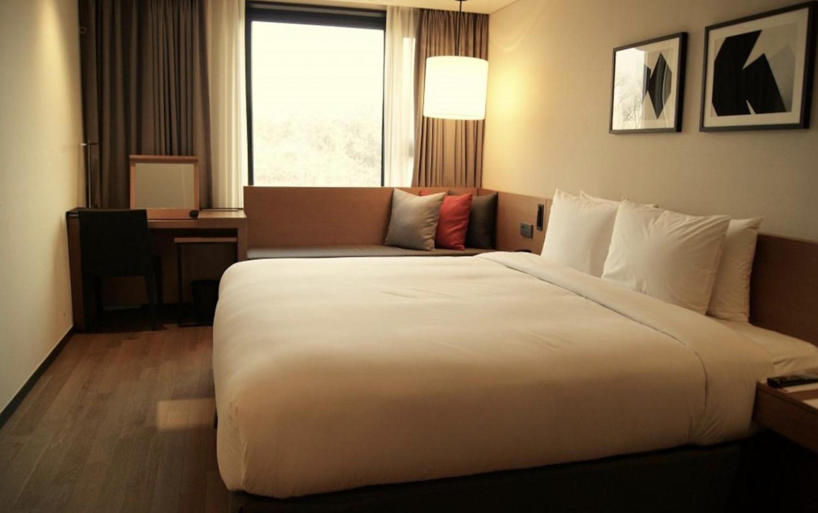 Hollywood, Double Bed