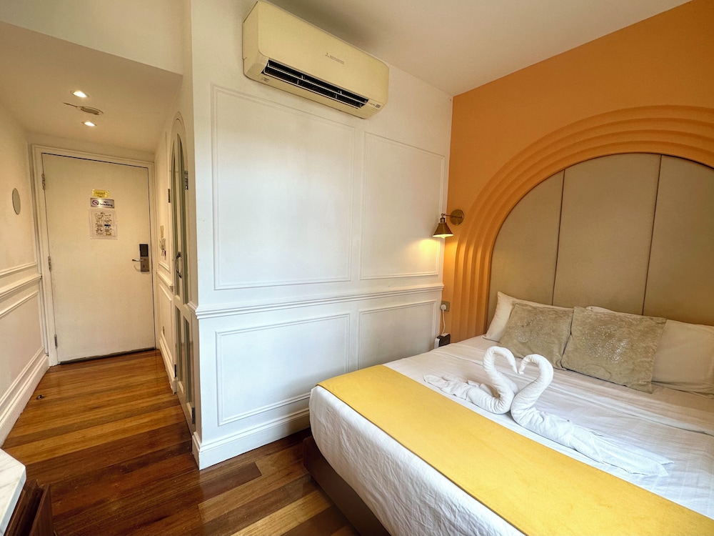 White Mansion Hotel 9/50