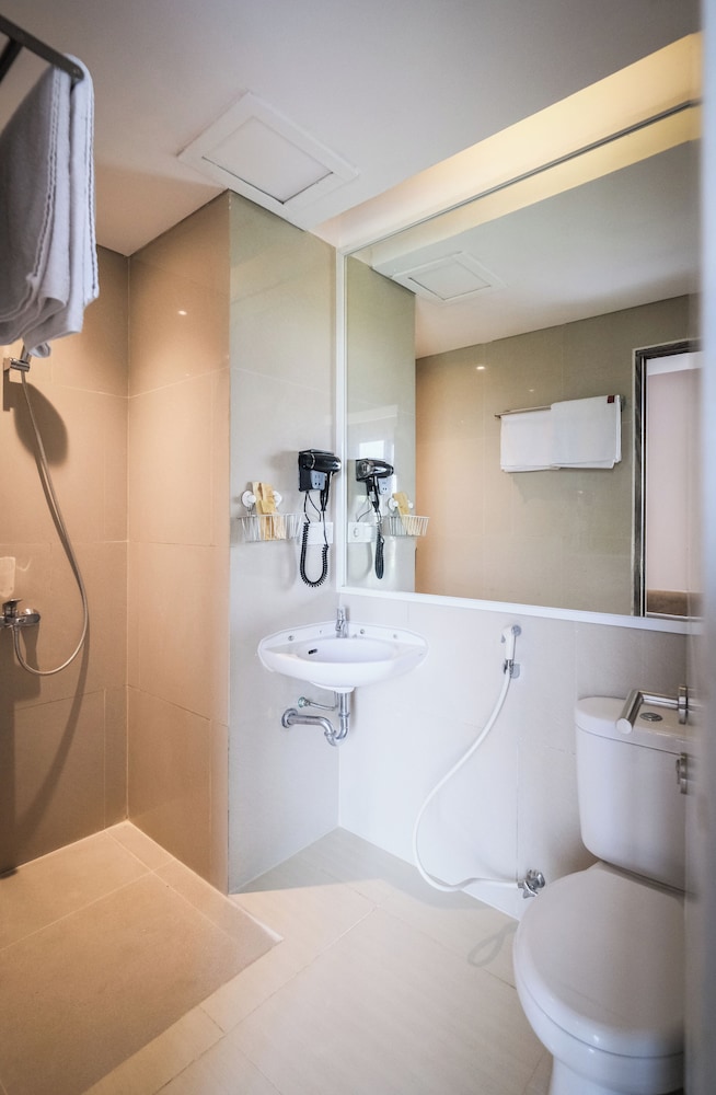 جناح ديلوكس بسرير مزدوج، Clove Garden Hotel & Residence 2/2