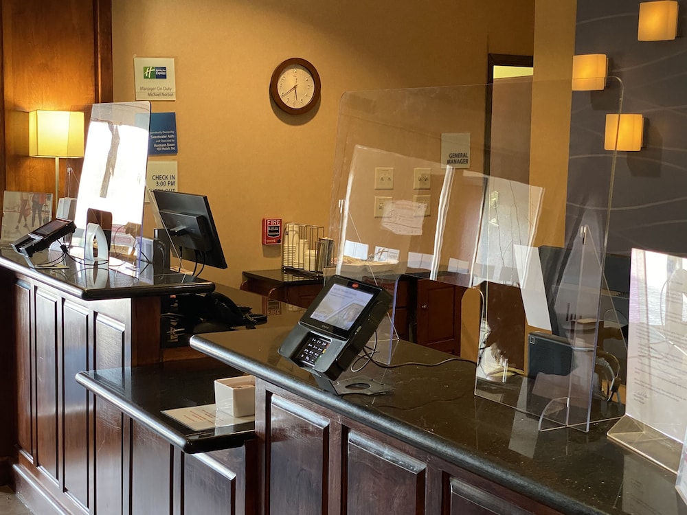 Holiday Inn Express Hotel & Suites Sweetwater 33/47