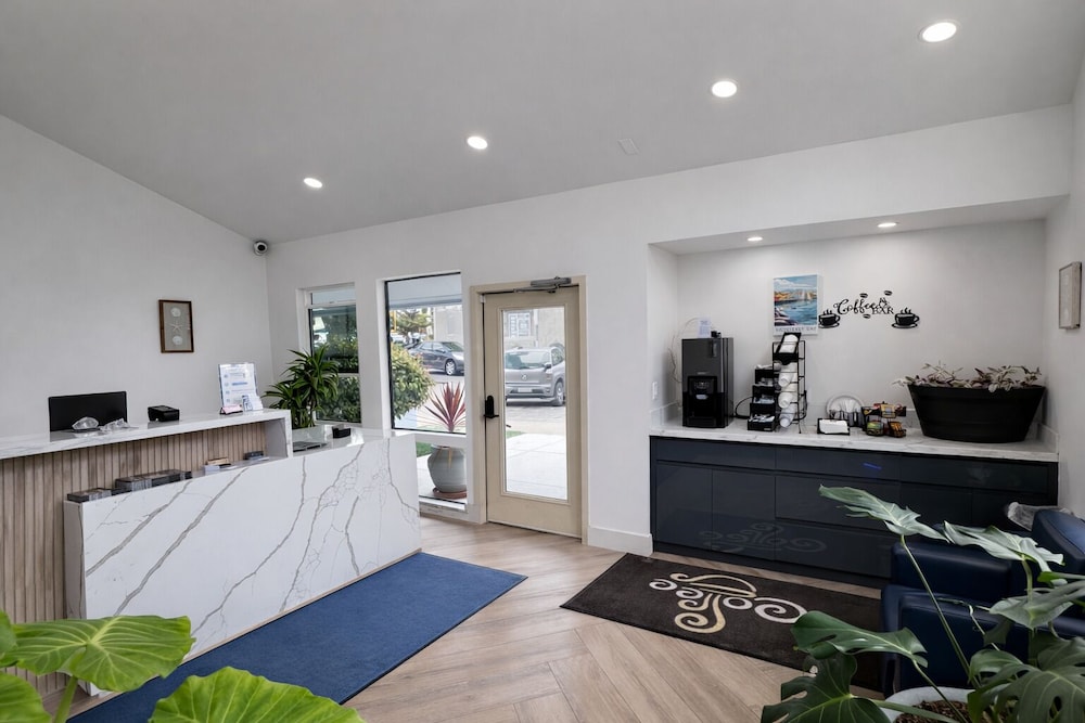 Cannery Row Inn 16/69