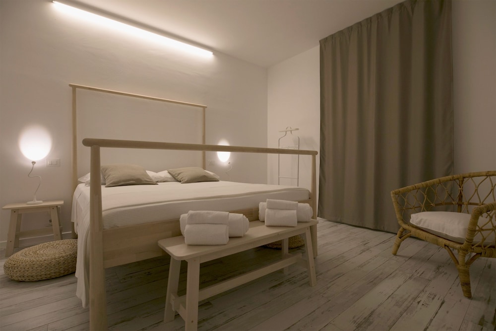 2 Bedrooms, Luxury, Apartment, 2 Queen Beds, 2 Bathrooms, Sofa, Garden Area