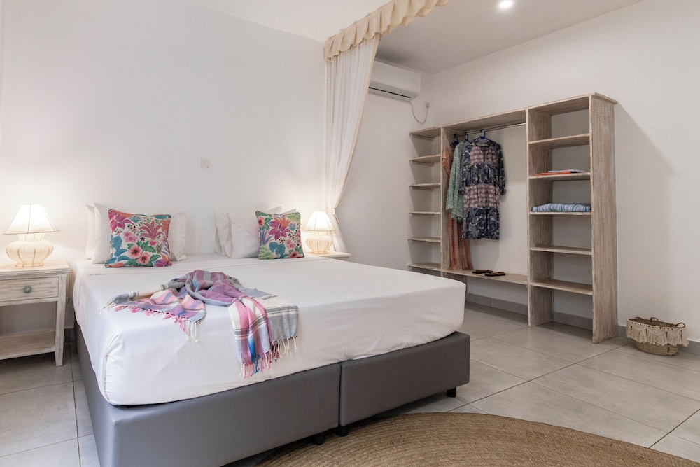 Hibiscus Apartments 40/75