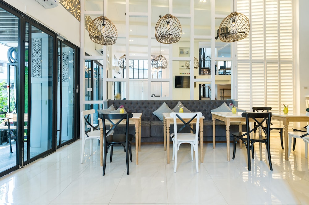 White Ivory Bed Breakfast 20/25