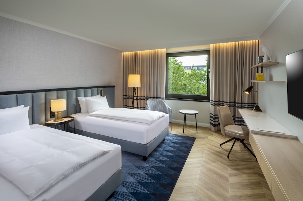 ROOM, TWIN BEDS, PARK VIEW