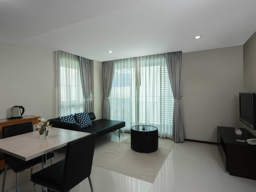 Silom Lofts Hotel 24/47