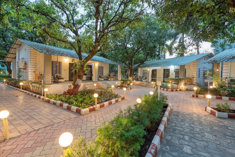 SAAVAJ RESORT 26/36