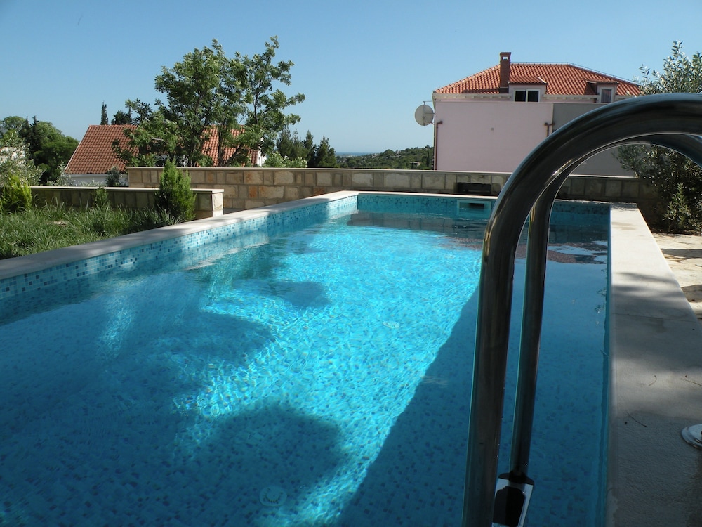 Villa Avantgarde 43/50