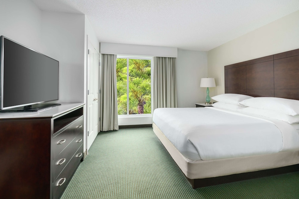 Embassy Suites by Hilton Orlando Lake Buena Vista Resort 29/100