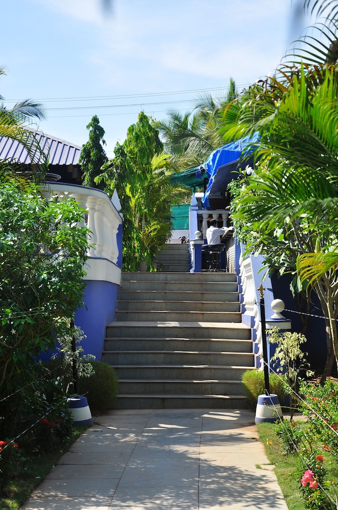 MAYFLOWER BEACH RESORT 46/50