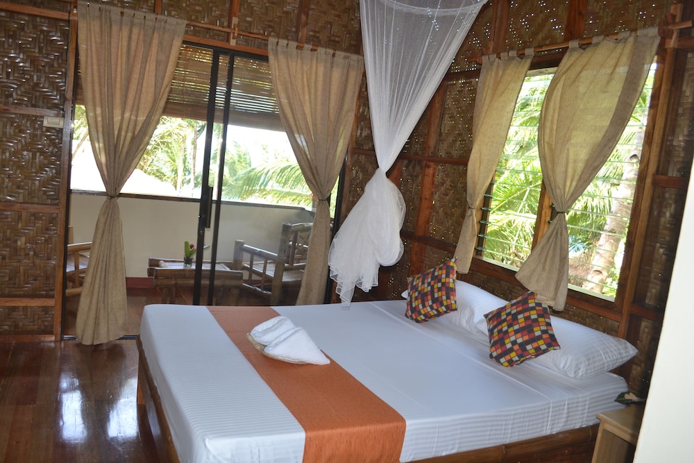 Standard, Queen Bed, Garden View, Balcony