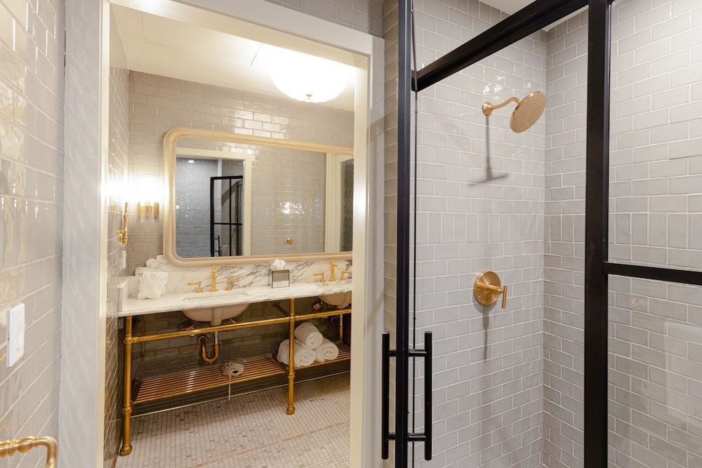 Hotel Cleo, Knoxville Downtown, a Tribute Portfolio Hotel 44/50