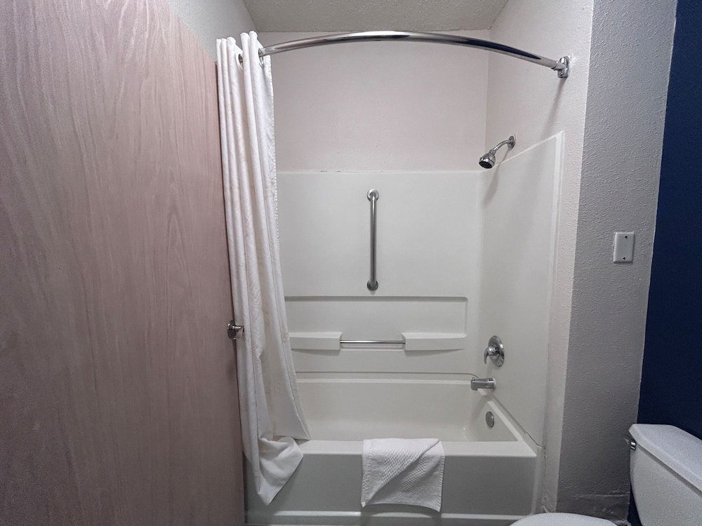 Standard, King Bed, Spark by Hilton Denver Tech Center Centennial 6/9