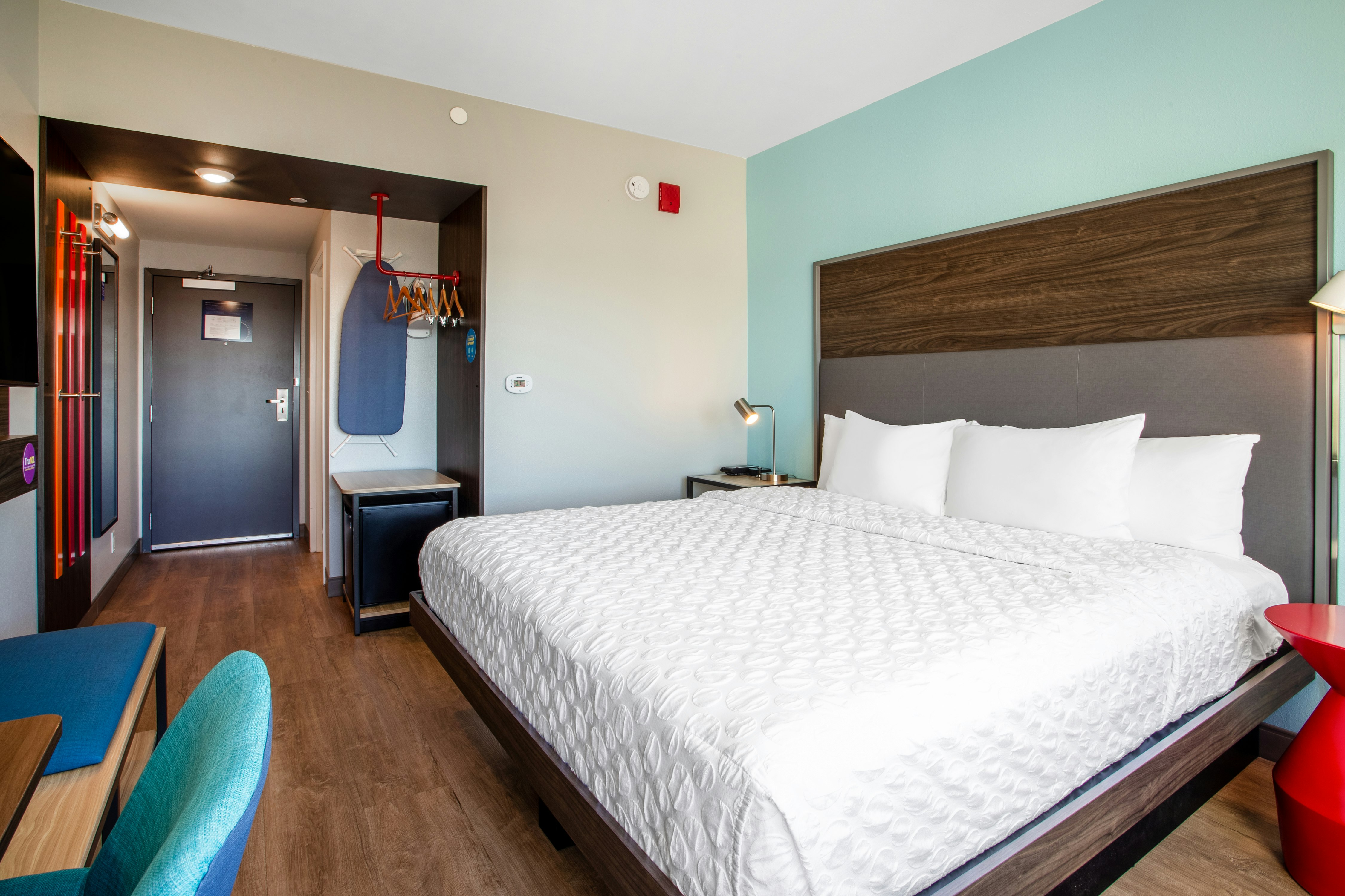 ROOM, KING BED, ACCESSIBLE