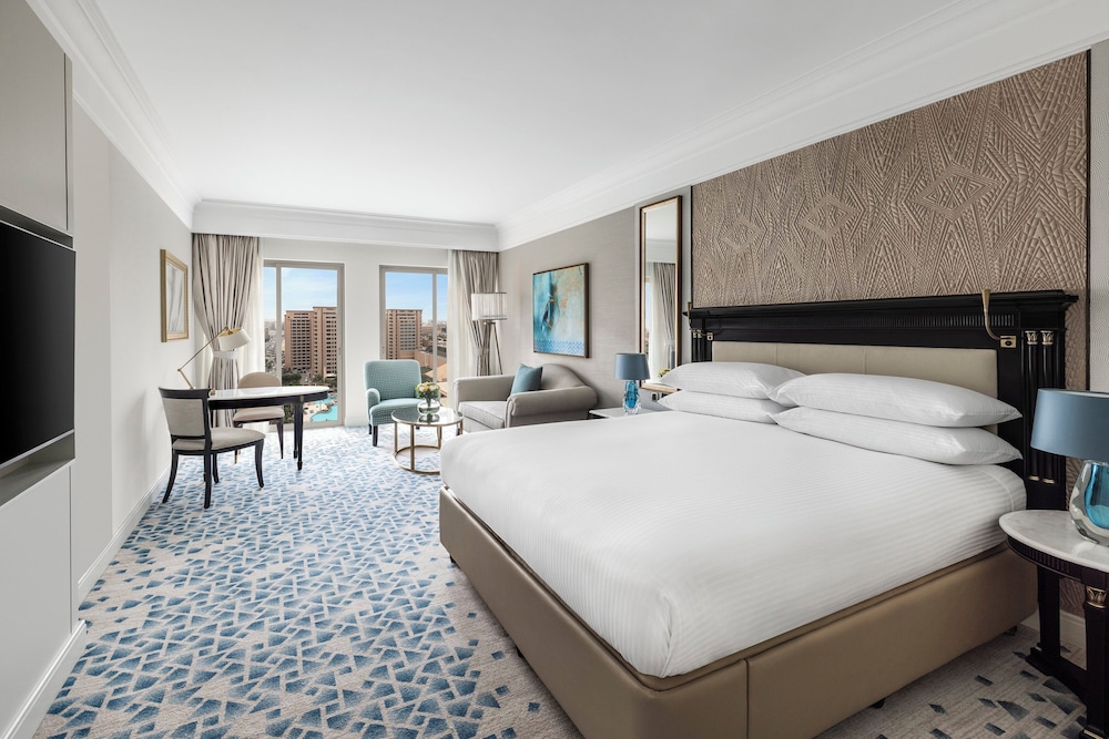 Classic, King Bed, Working Area