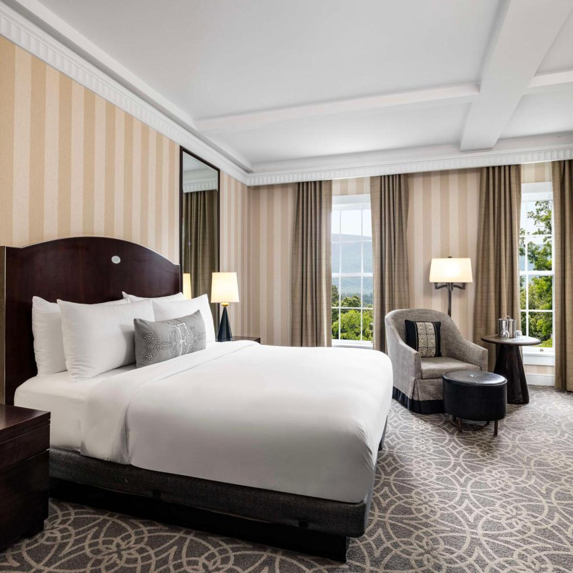 Resort, King Bed, Mountain View, Main Building, Accessible
