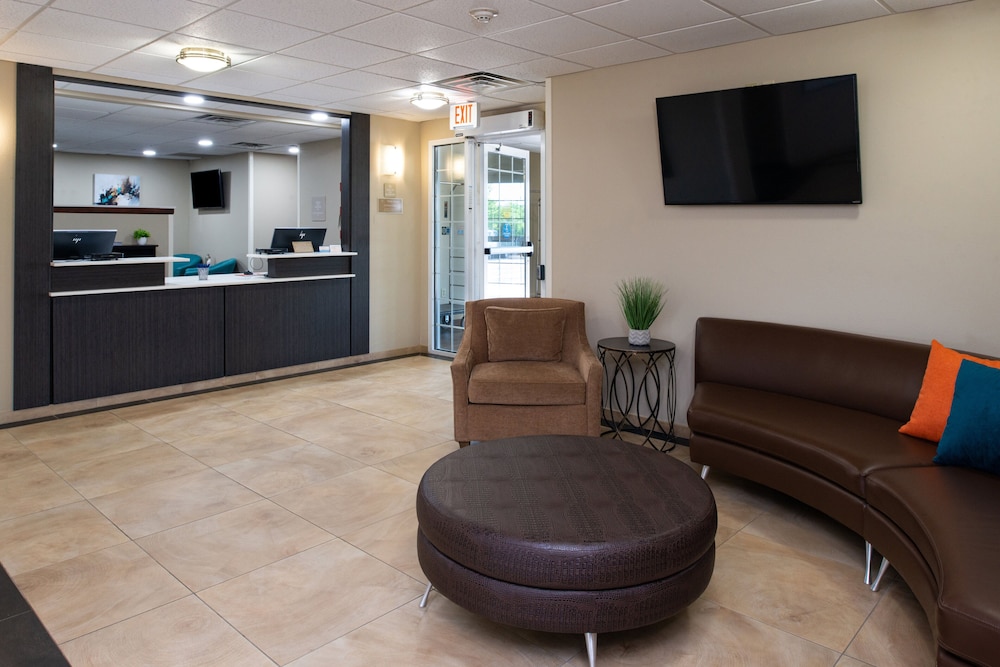 CANDLEWOOD SUITES OLATHE 14/56