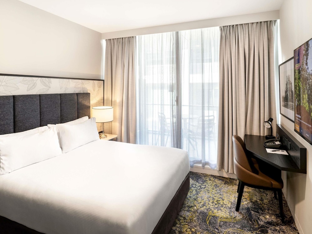 SUPERIOR, QUEEN BED