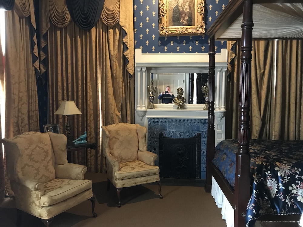 The Guest House Historic Mansion 59/73