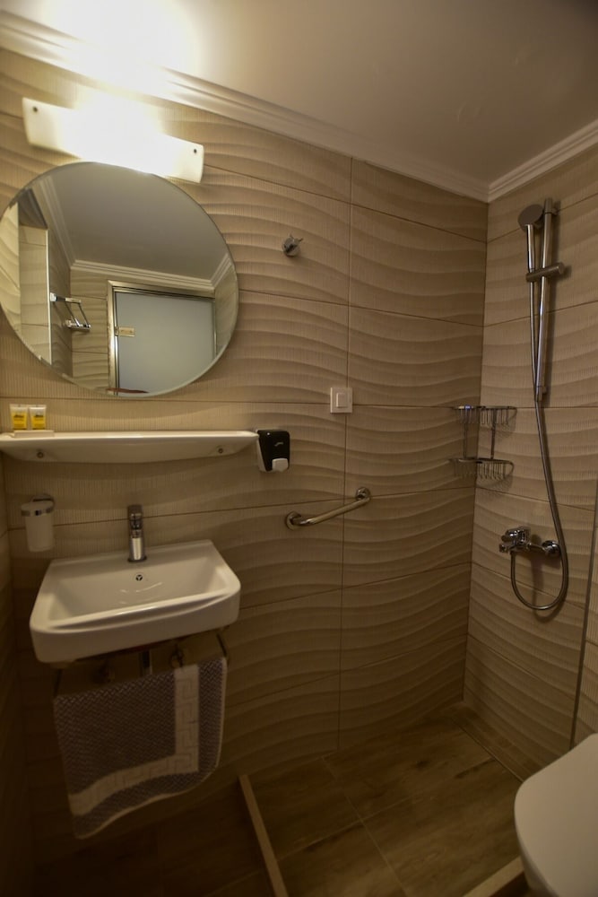 Aghas Hotel 60/60