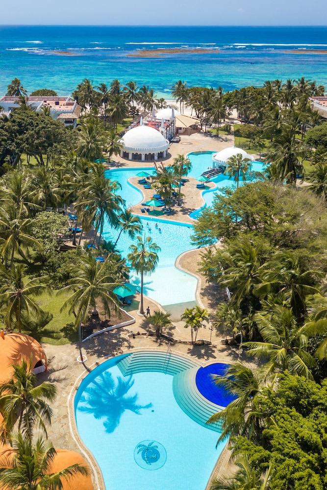 Southern Palms Beach Resort 48/54