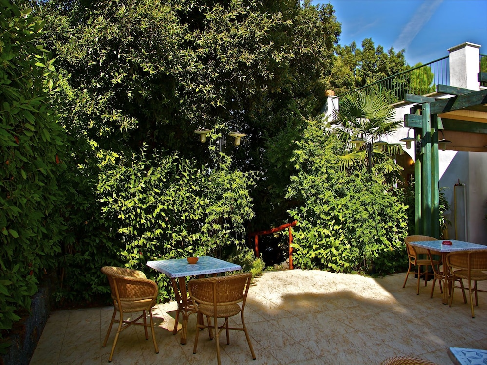 Vittoria Hotel 56/63