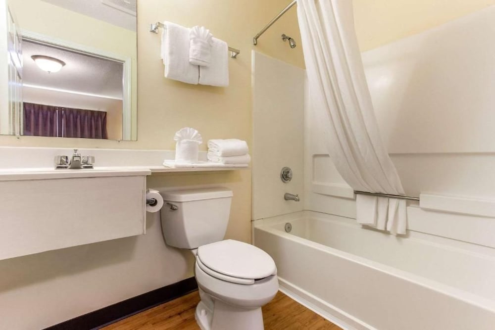 Studio 6 Extended Stay - Myrtle Beach, SC 56/60