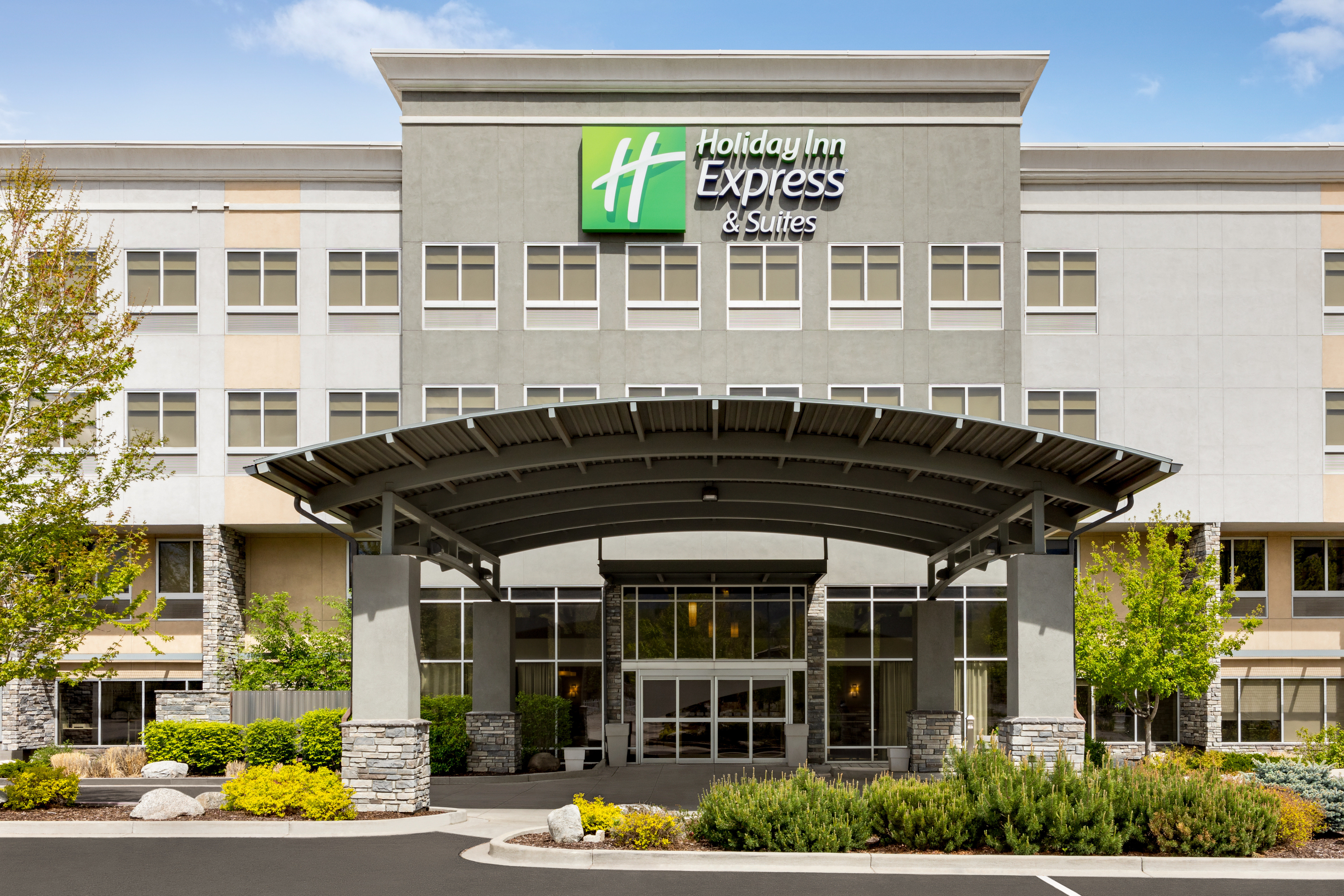 Holiday Inn Express Suites Colorado Springs Central 4/80