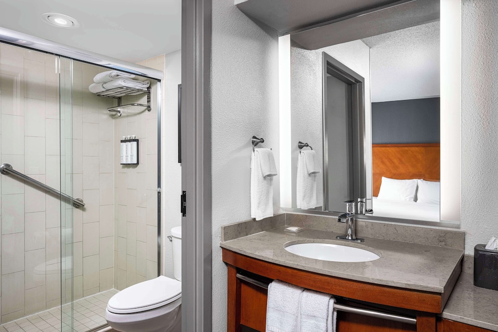 Hyatt Place Indianapolis Airport 60/65