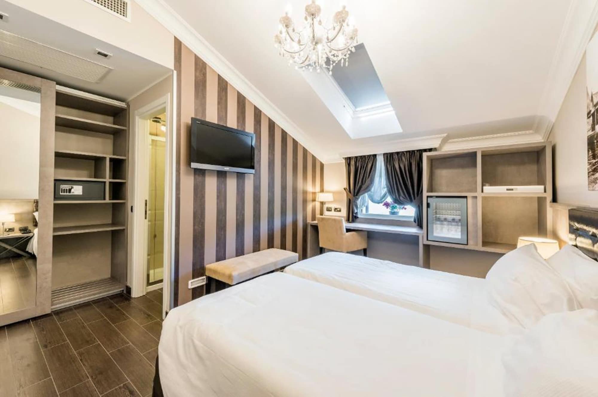 SUPERIOR, DOUBLE BED