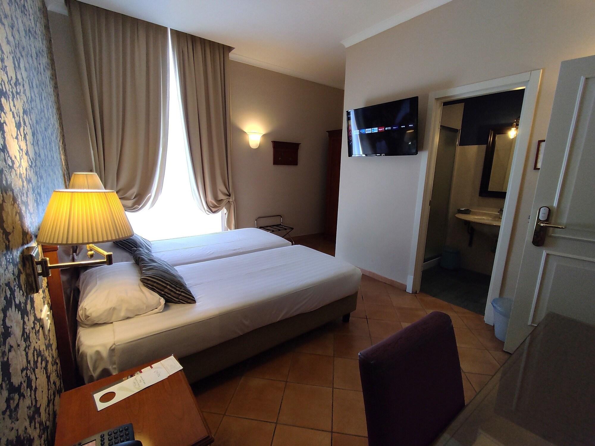 Classic, Double or Twin Bed, Hotel Nuvo 3/5