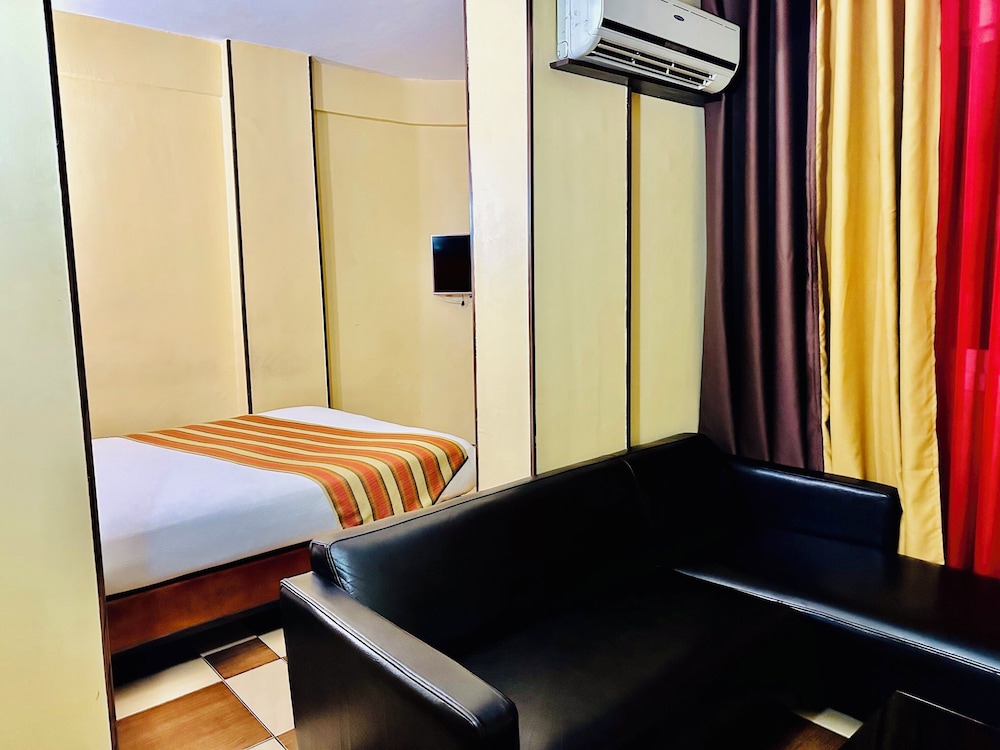 YaahoT Hotel 30/50