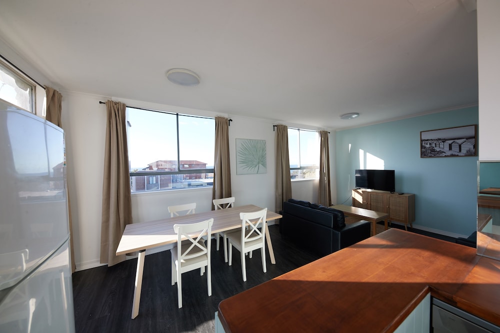 Little Coogee Hotel 49/65