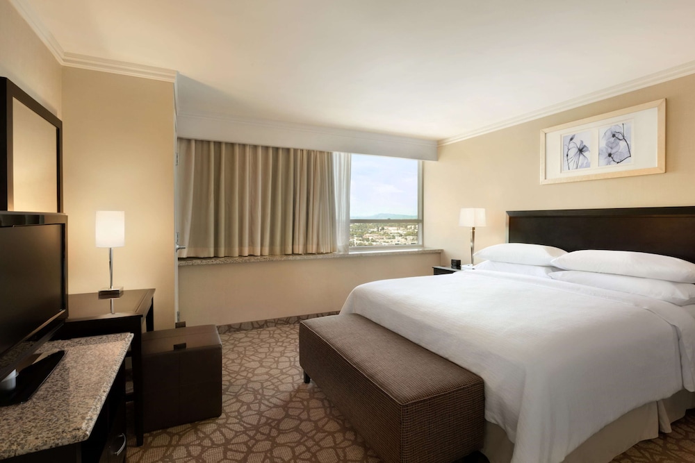 Embassy Suites by Hilton Los Angeles Glendale 12/54