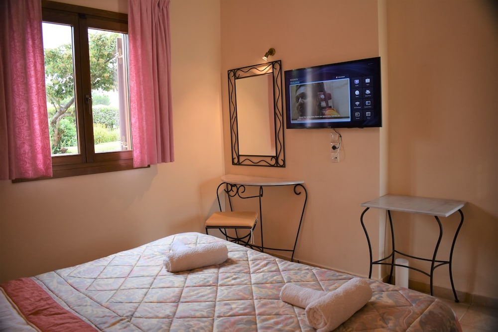 Melidron Hotel 7/23