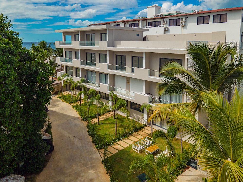 Tracadero Beach Resort 5/77