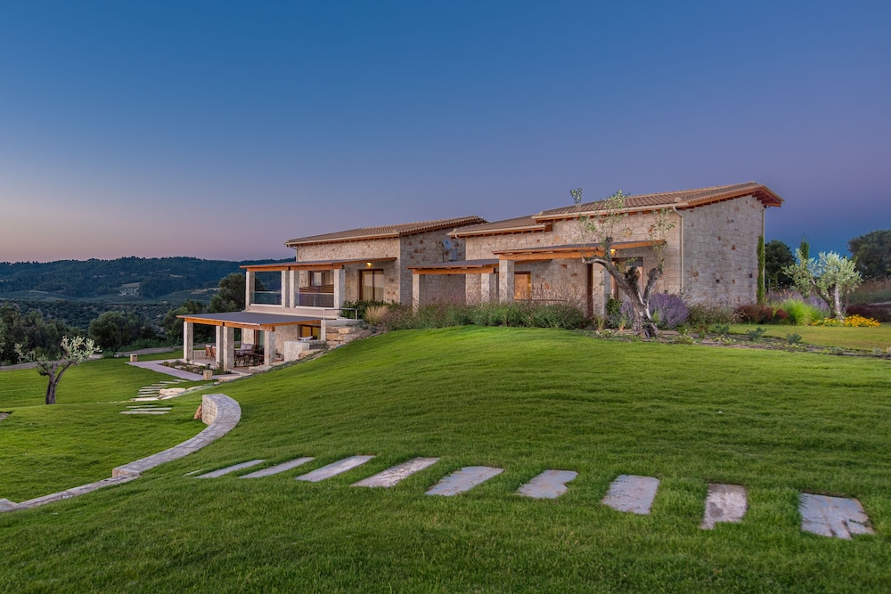 Mint Retreat Suites 32/42
