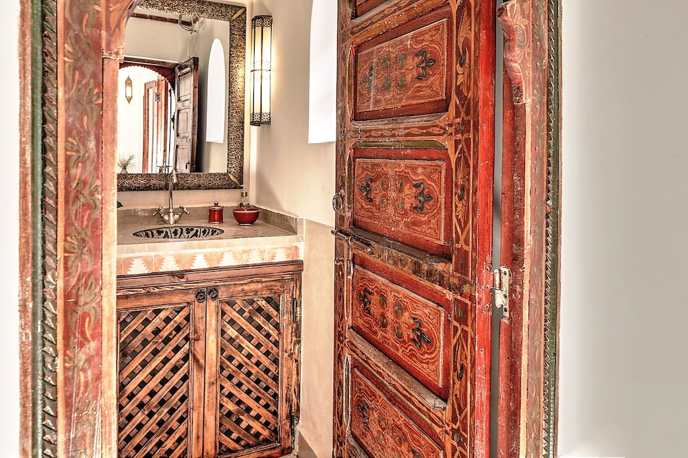 Riad Carina 74/75