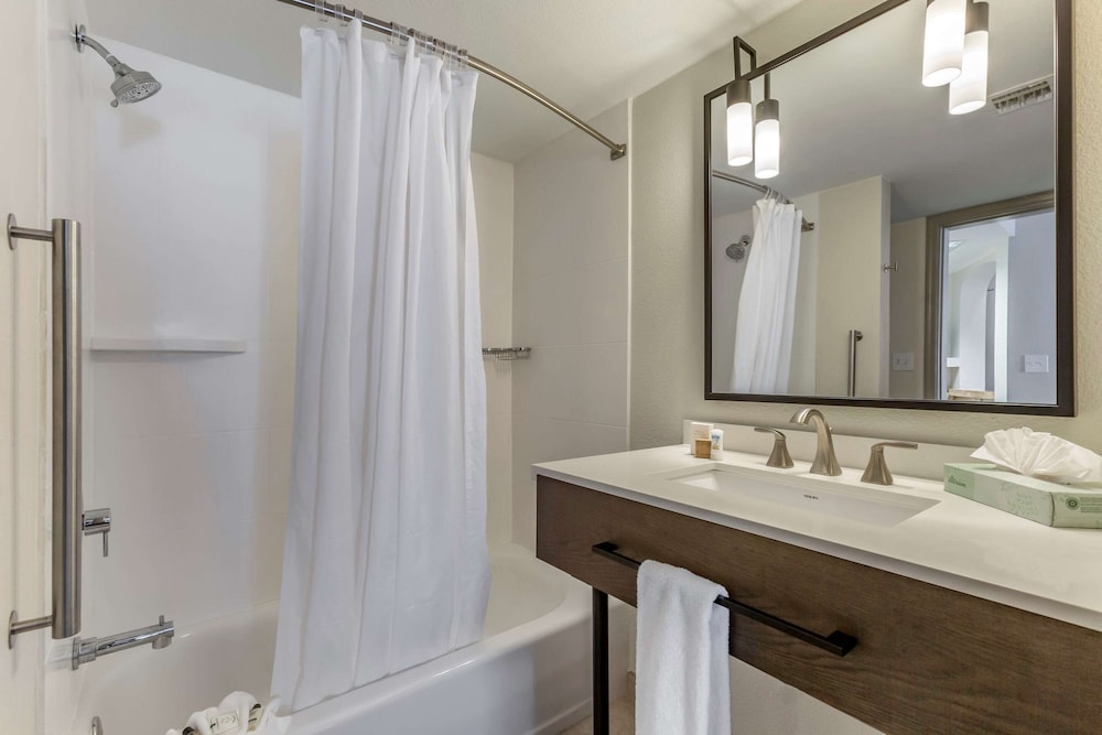 Windmill Suites Surprise - Phoenix, Ascend Hotel Collection 31/37