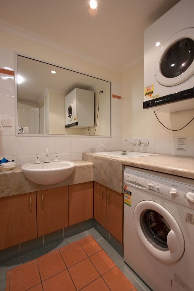 MID CITY LUXURY SUITES 26/26