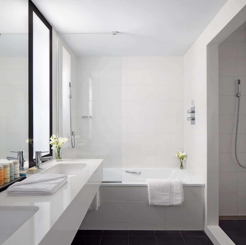 Radisson Blu Hotel East Midlands Airport 50/50