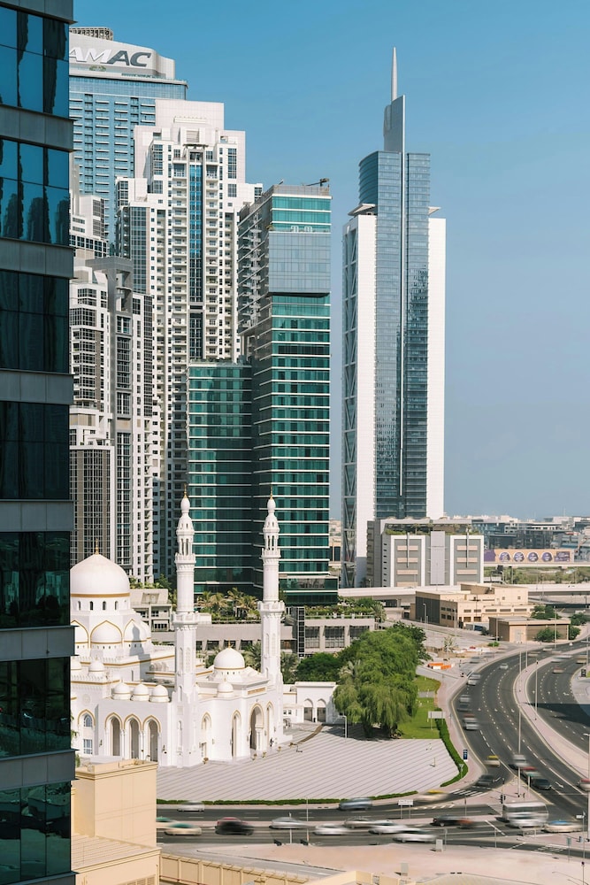 Aura Suites Downtown 39/48