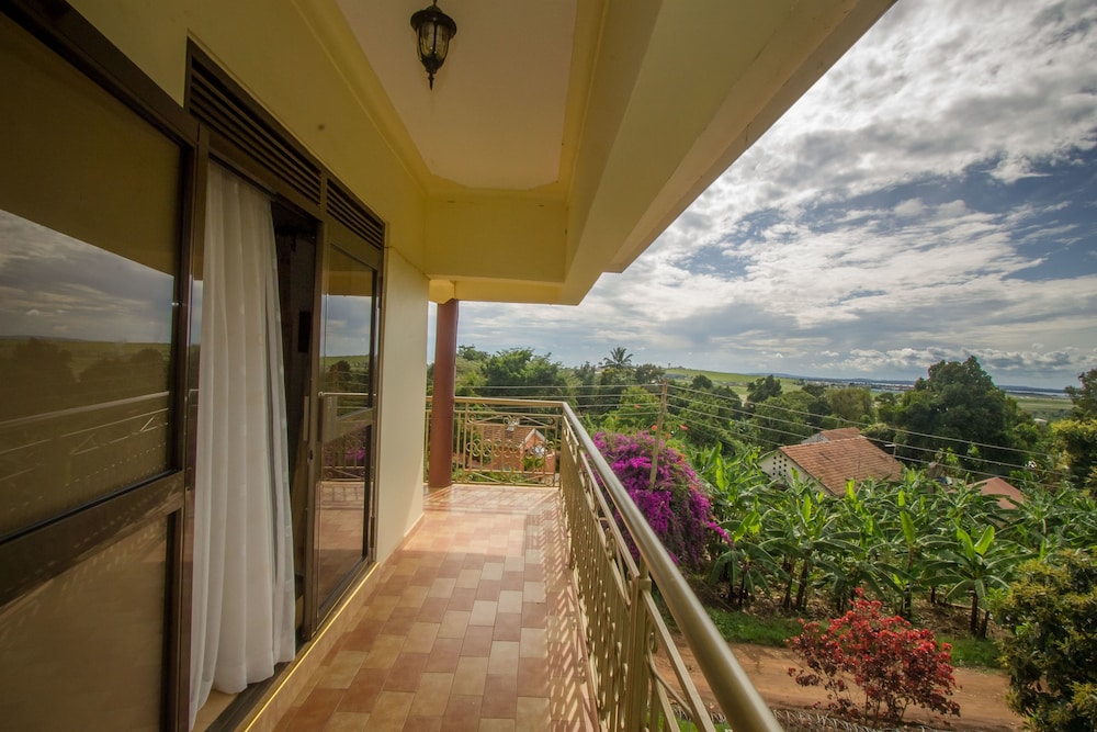 Askay Hotel Suites Entebbe 39/43