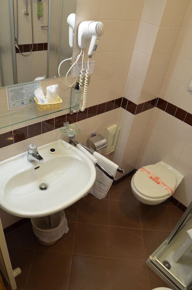 HOTEL LADINA 53/56