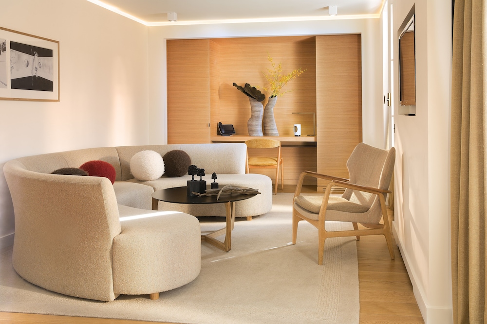 Hotel Marignan Champs Elysees 42/70