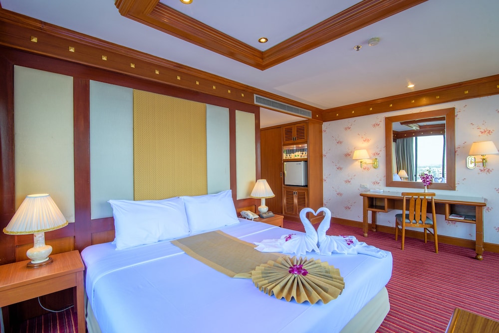 Alexander Hotel 15/50