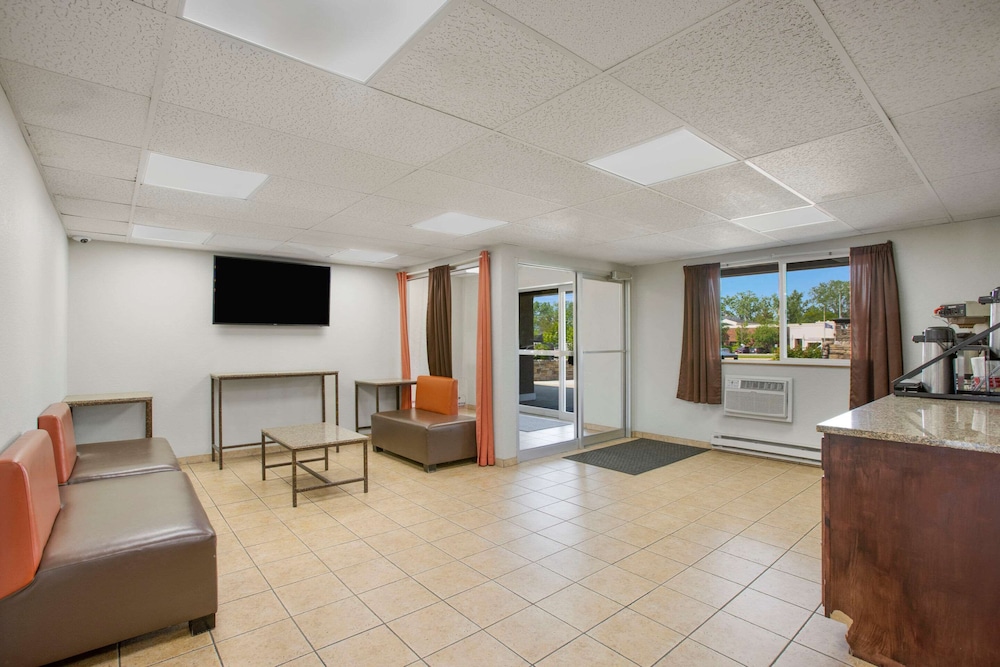 Rodeway Inn & Suites Grand Rapids Southeast 28/39