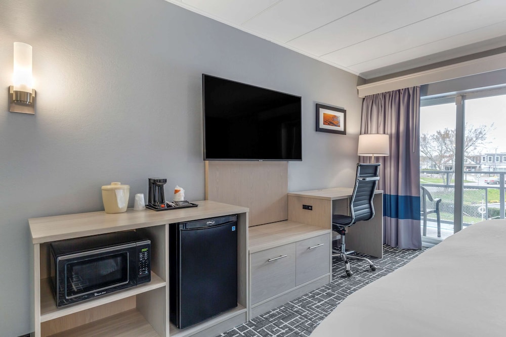 Comfort Inn Hyannis - Cape Cod 33/39
