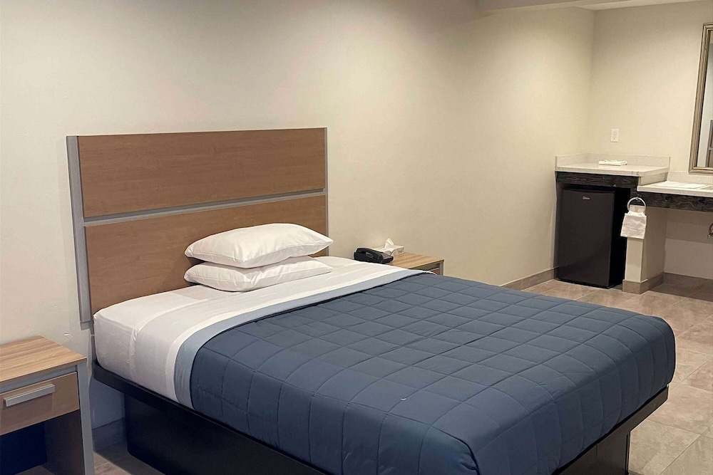 Super 8 by Wyndham Bakersfield CA 30/48