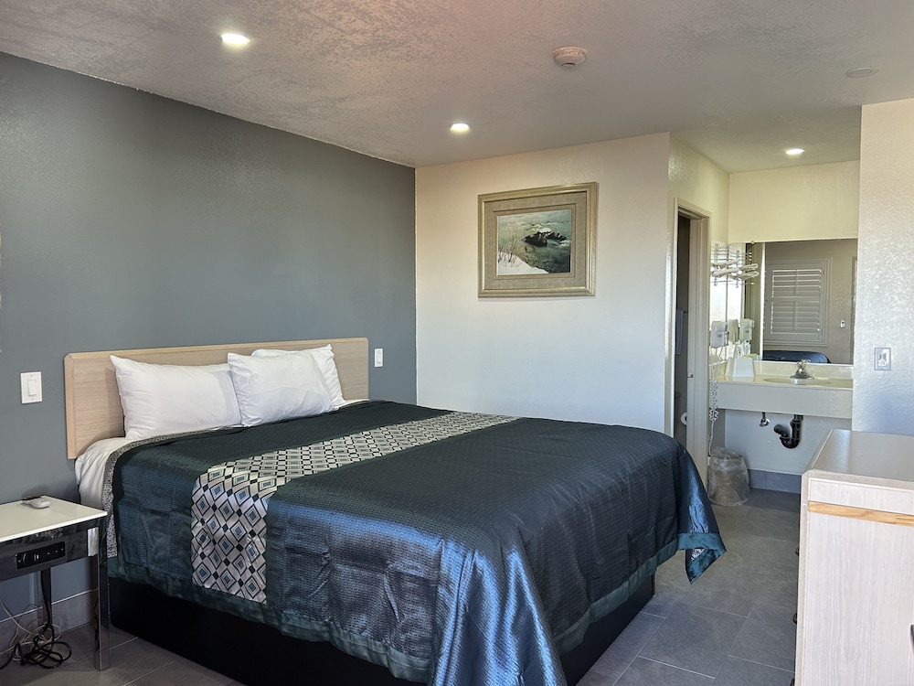California Inn & Suites 17/31